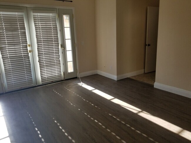 Building Photo - 10943 Countryview