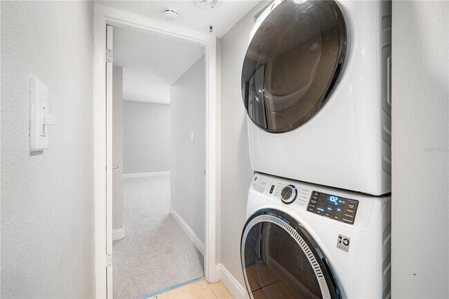 Building Photo - 201 W Laurel St