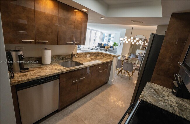 Building Photo - 1717 N Bayshore Dr