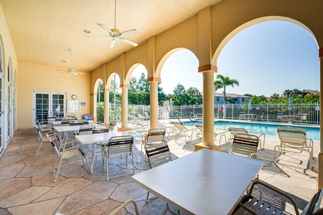 Building Photo - 15430 Bellamar Cir