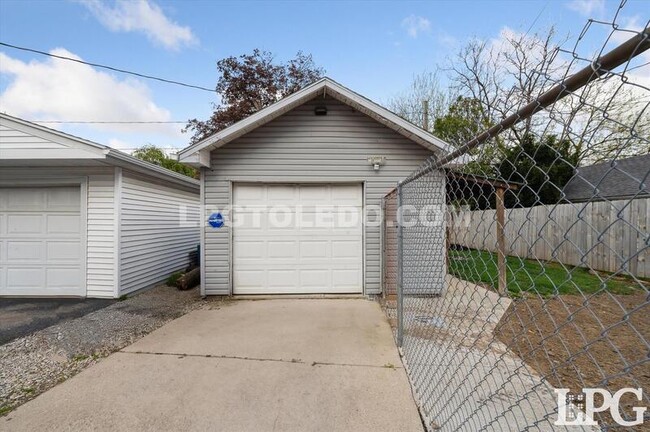 Building Photo - 533 Raymer Blvd