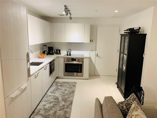 Building Photo - 501 NE 31st St