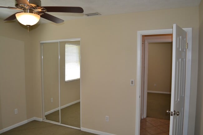 Building Photo - Lake Weir - Bird Island Rental - 5/3/2 Water Front Living at it's Best! **Available Soon**