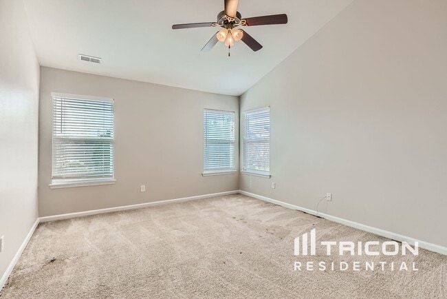 Building Photo - 12733 Oakton Hunt Dr