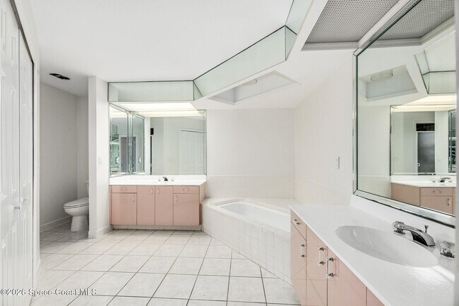 Building Photo - 5 Cache Cay Dr