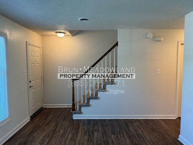 Building Photo - 9101 Parktop Ln NW