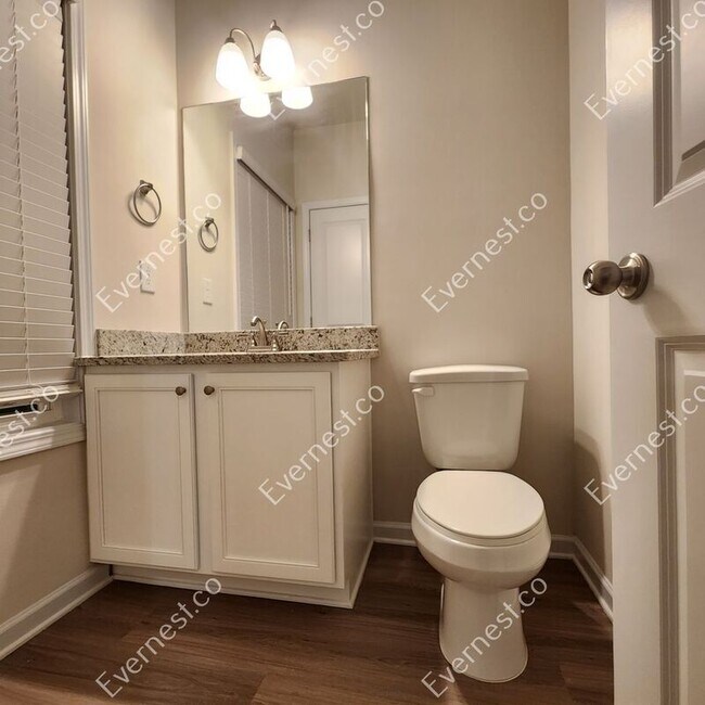 Building Photo - 210 Venture Dr