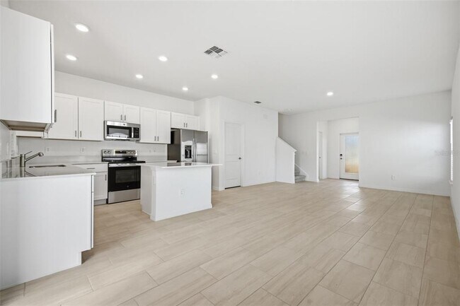 Building Photo - 10815 Ichetucknee Wy