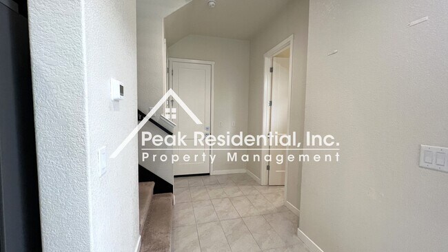 Building Photo - 3283 Warbler Ct