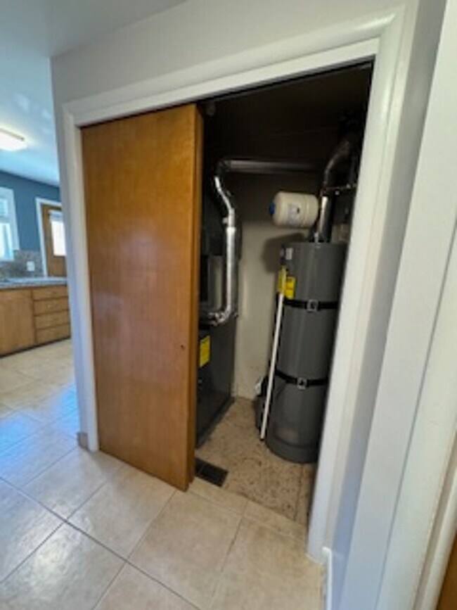 Building Photo - GORGEOUS Avenues Home!!!