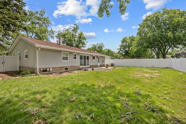 Building Photo - 1060 Warwick Ln