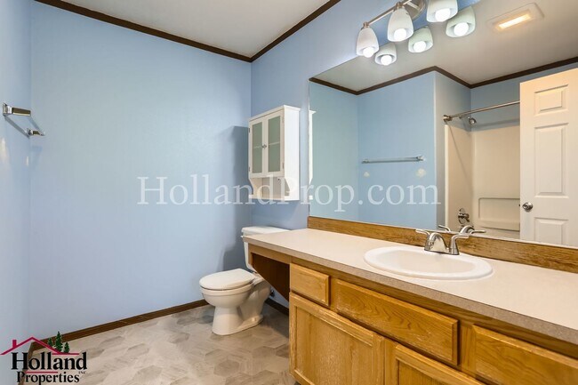Building Photo - Beautiful End-Unit Townhome with 3 Bedrooms, 3 Full Baths & Private Outdoor Living