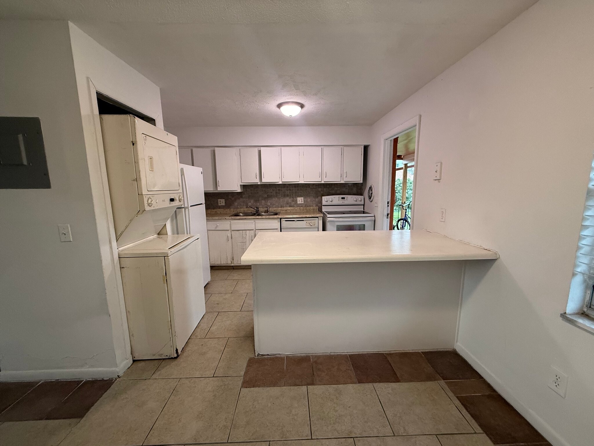 Building Photo - 1667 Weston Oaks Dr