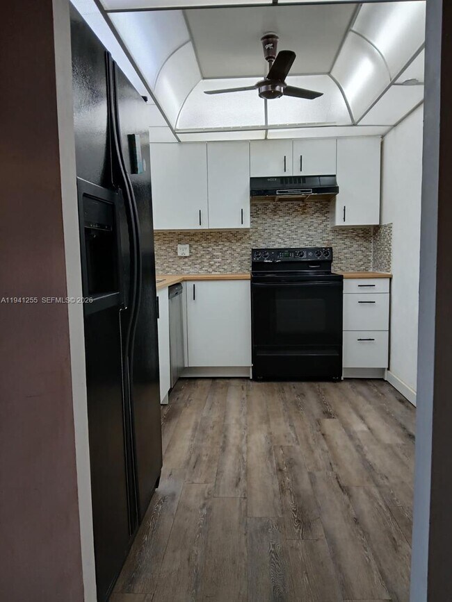 Building Photo - 1300 St Charles Pl