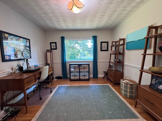 Building Photo - Lakefront Great Neck Home! 4/2.5 brick ranch in lovely Southern Point