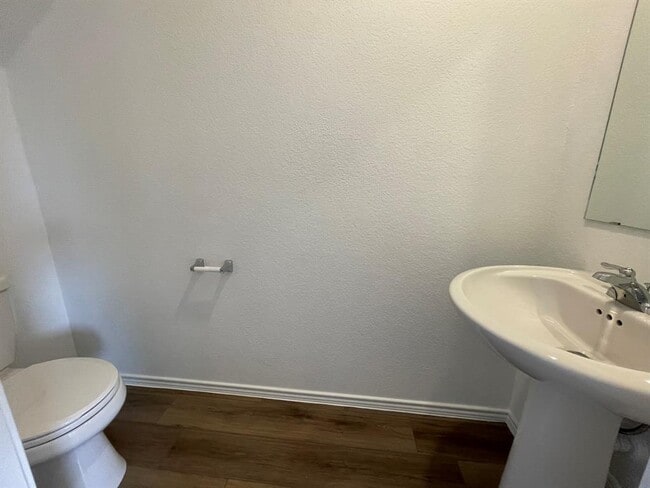 Building Photo - 1121 Largemouth Ln