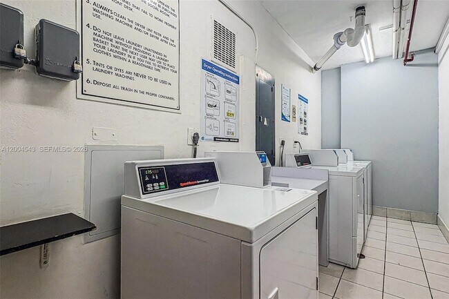 Building Photo - 5055 Collins Ave