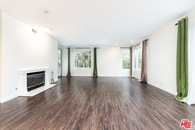 Building Photo - 117 N Gale Dr