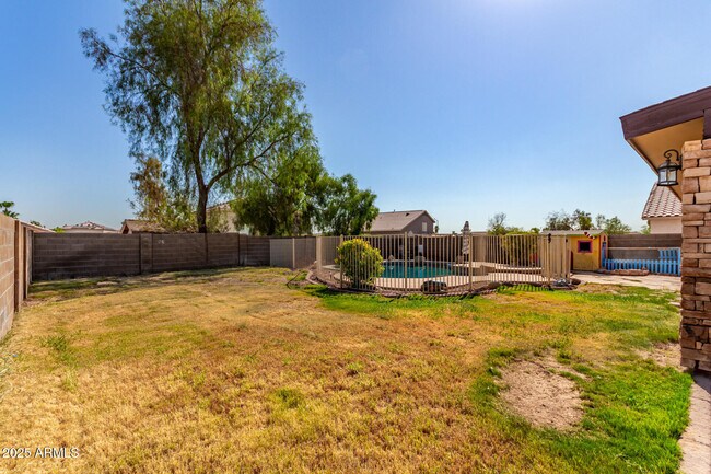 Building Photo - 10908 W Frier Dr