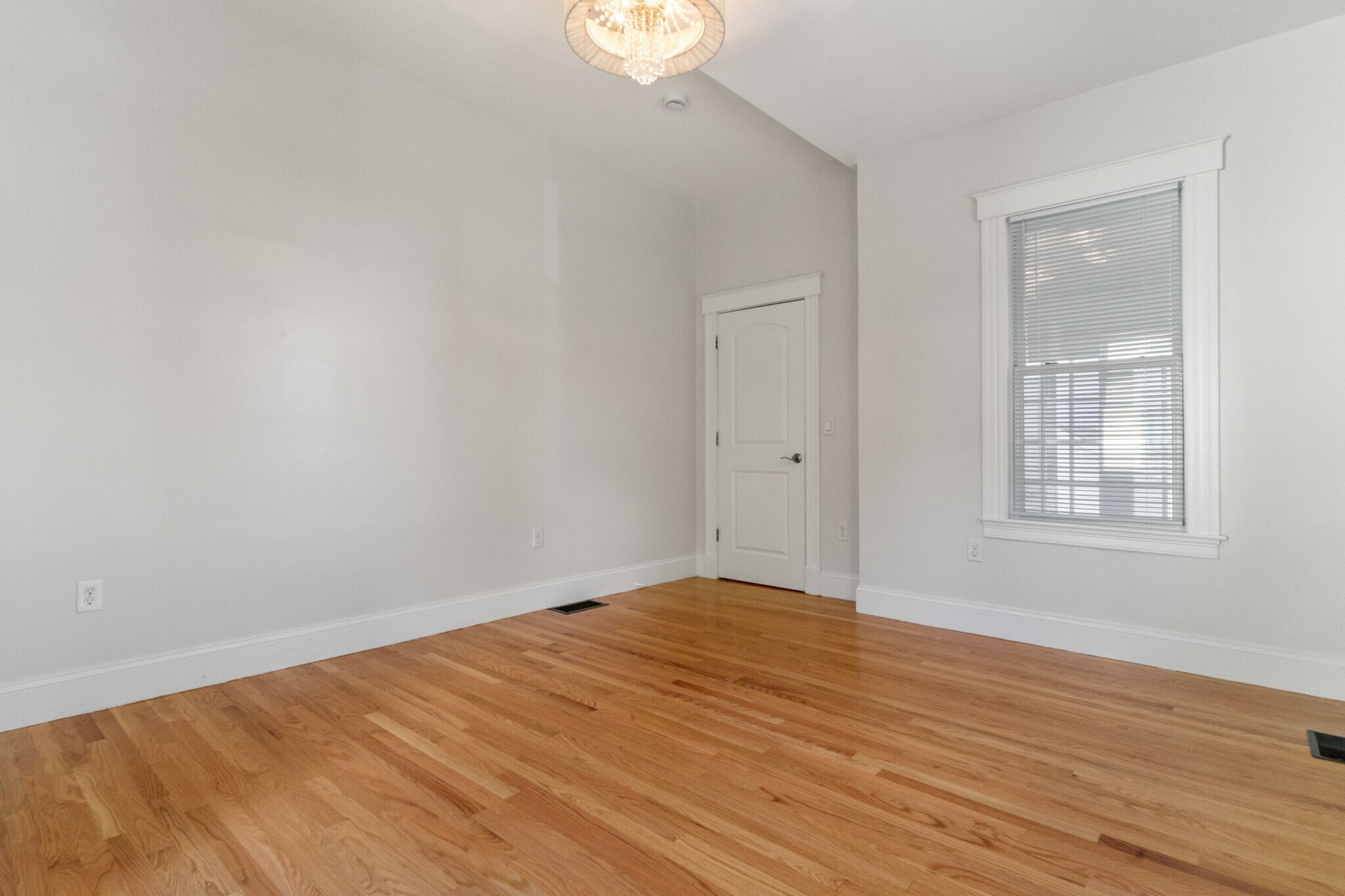 Building Photo - 102 Jaques St