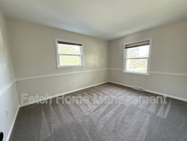 Building Photo - 417 Surrey Dr