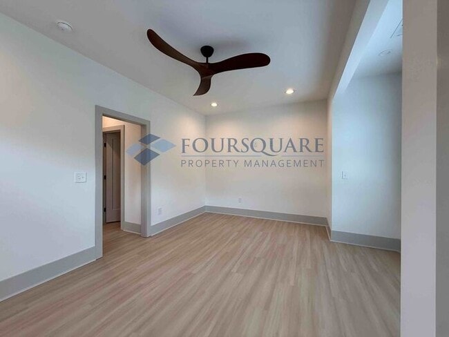 Building Photo - Modern 4-Bed / 4-Bath Townhome with Covered Patio, Deck & Garage – Inside the Beltline Near Downt...