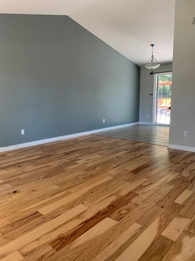 Building Photo - 3 bedroom 2 bathroom Home - Ferndale Subdi...