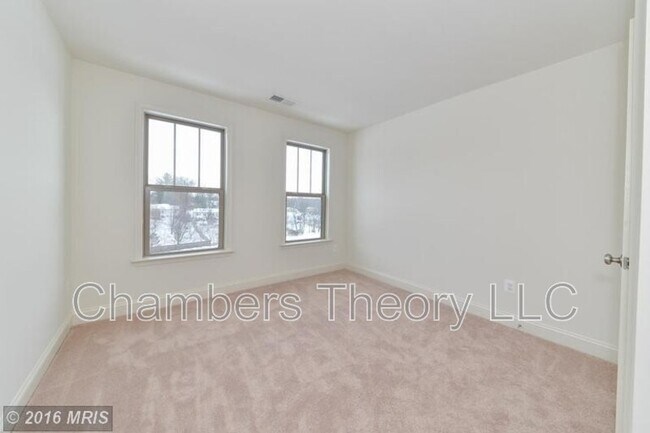 Building Photo - 220 Natural Terrace