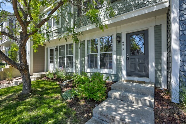 Building Photo - Beautiful 2 bed 2 bath townhome with carport in desirable Hearthwood Neighborhood With Pool!!