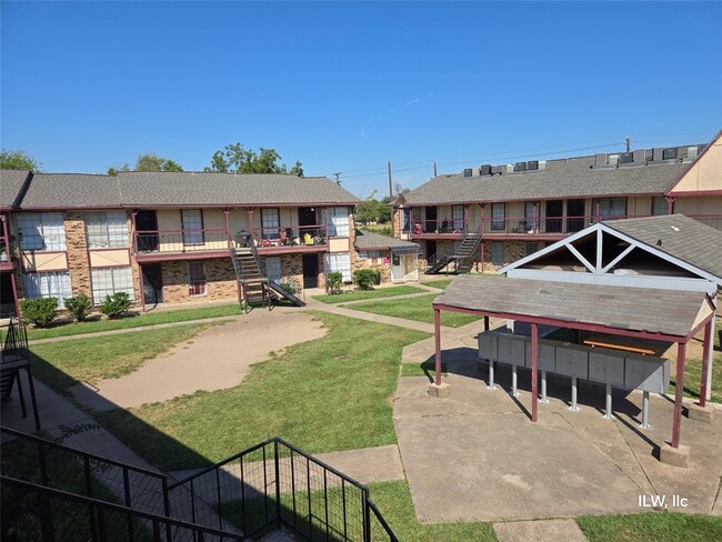 Primary Photo - 830 Victoria Dr