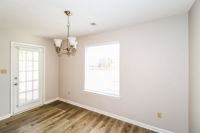 Building Photo - 6997 Luxor Ln