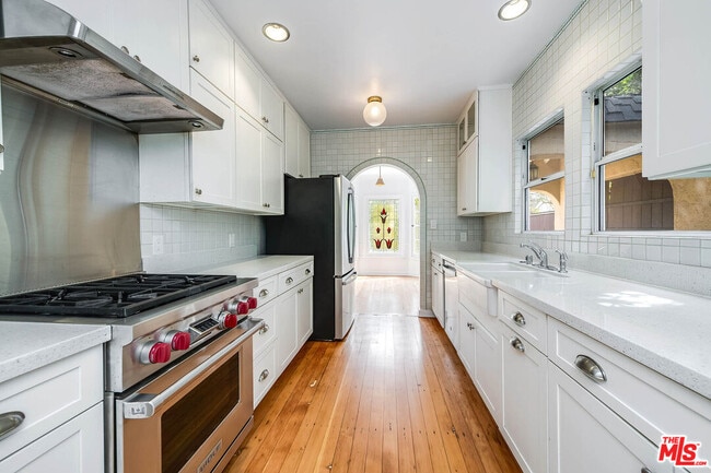 Building Photo - 1217 S Genesee Ave