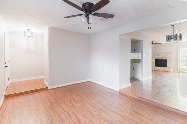 Building Photo - 2135 Whiteback Dr