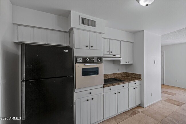 Building Photo - 2346 E Shaw Butte Dr