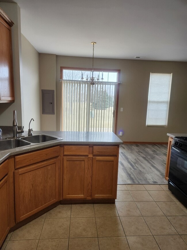 Building Photo - 1116 Heron Cir