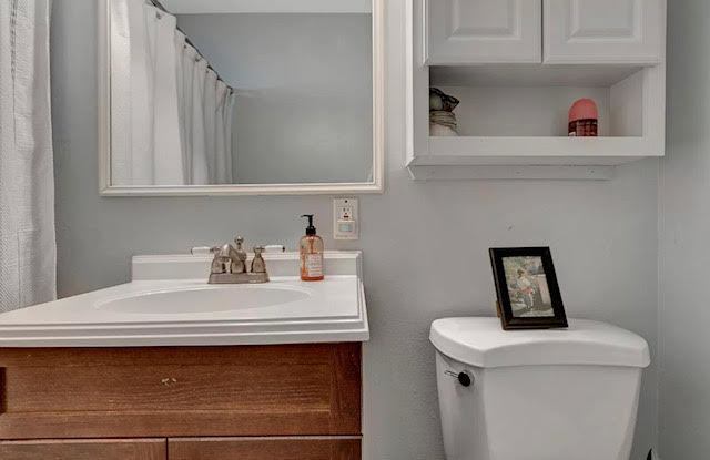 Building Photo - Arcadia Light Furnished Charmer with  Treehouse!!