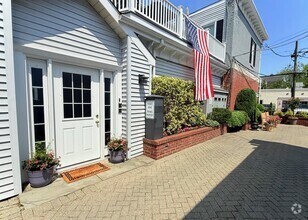 Building Photo - 2076 Boston Post Rd
