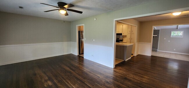 Building Photo - Beautiful 3B,2B house in Hanahan