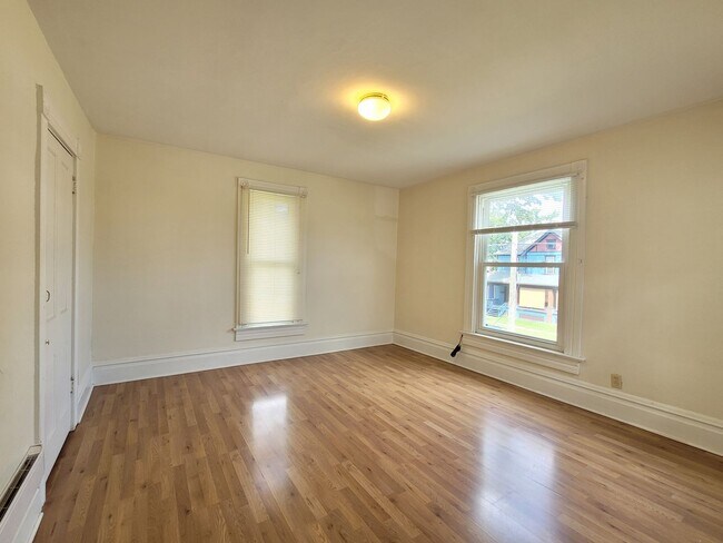 Building Photo - wmai302