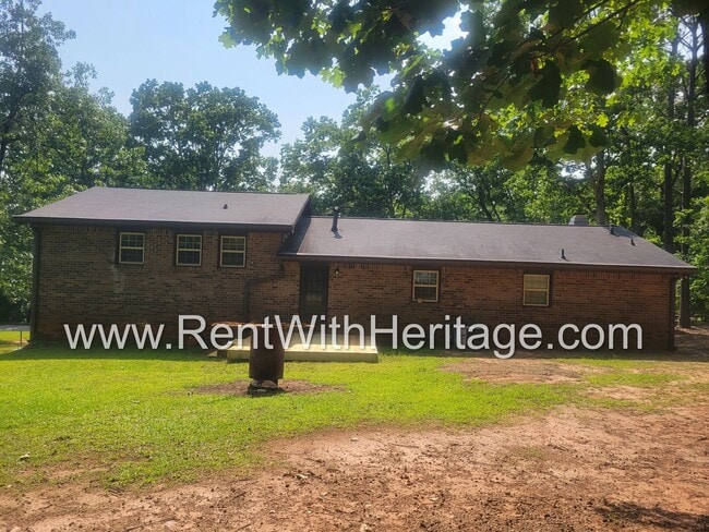 Building Photo - Gorgeous 3bd/2bath Brick Home/ Attention To Detail/ Upgrades Galore/ Great Location