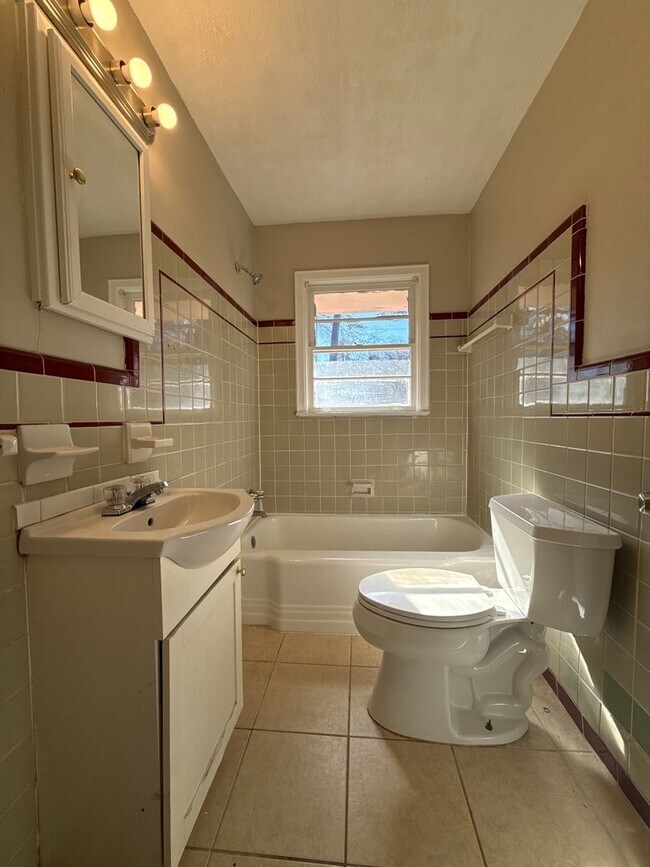 Building Photo - 3 bed 1 bath in Decatur! ***Get 50% Off Your First Month! Limited Time – Ends February!***