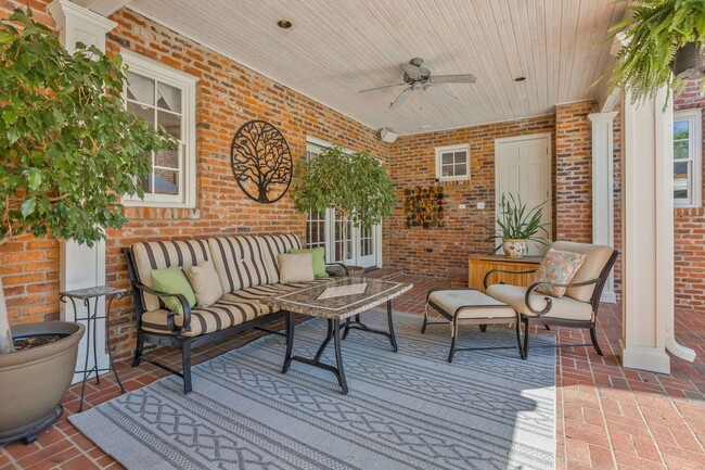 Building Photo - Extremely RARE opportunity in Green Hills