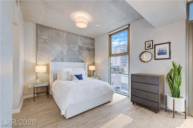 Building Photo - 353 E Bonneville Ave