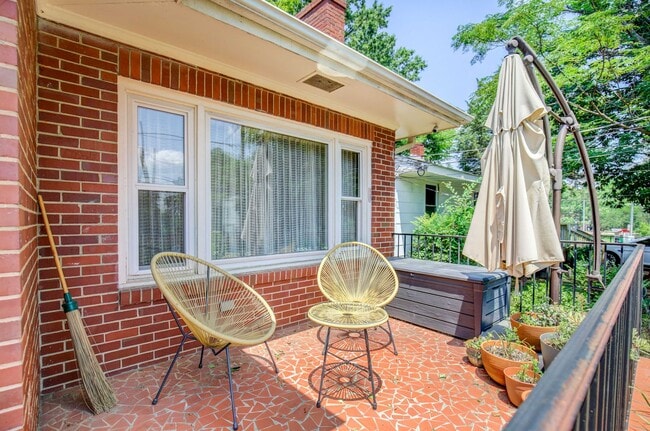 Building Photo - Adorable 3 bedroom ranch with fenced yard!