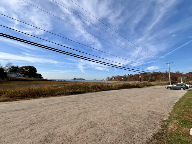 Building Photo - 125 Thimble Island Rd