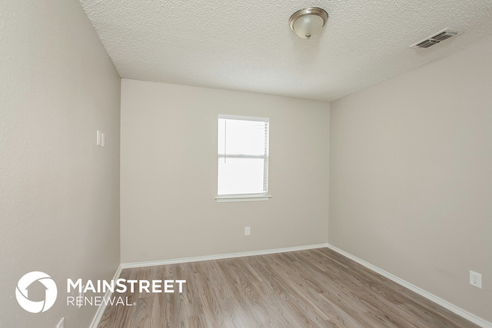 Building Photo - 9054 Chinon