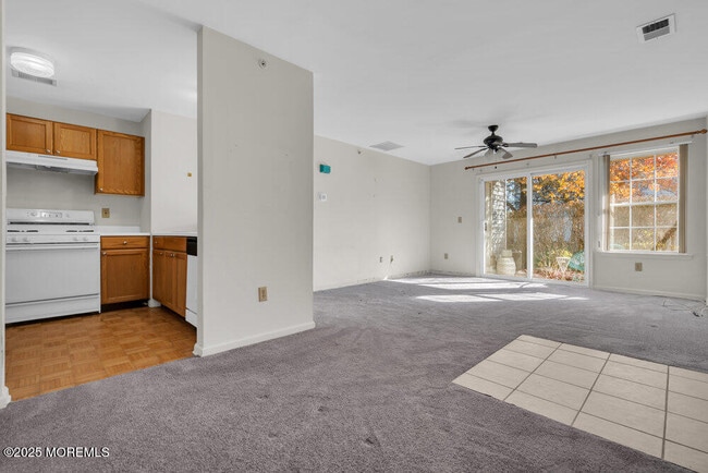 Building Photo - 25 Jockey Ln