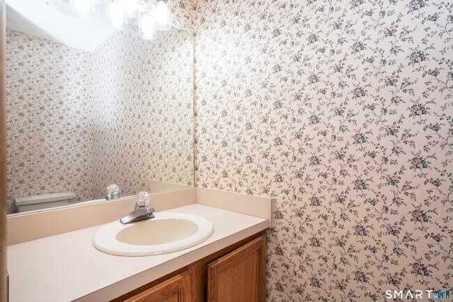 Building Photo - 449 S Main St