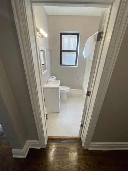 Building Photo - 11023 S Vernon Ave