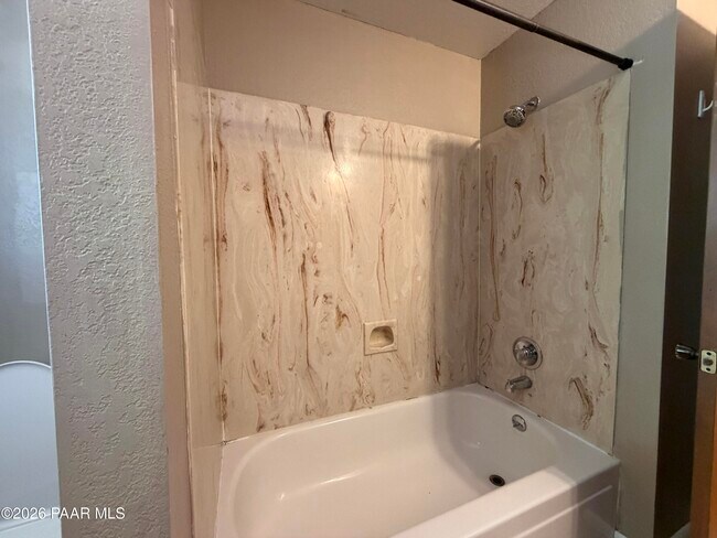 Building Photo - 927 N Old Chisholm Trail